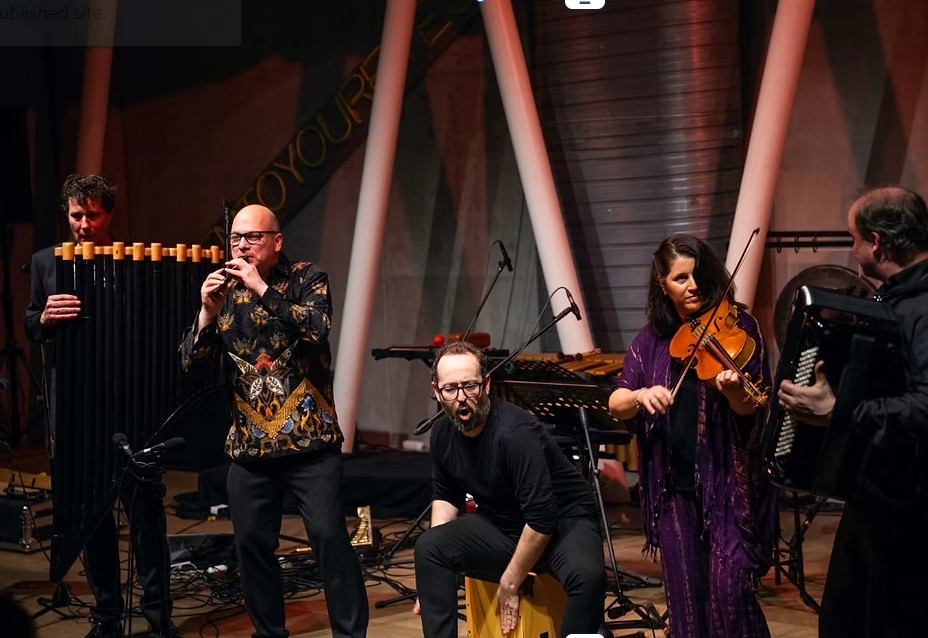 Stadsensemble Black Pencil zorgt voor de muzikale omlijsting van de feestelijke opening op 29 november. Hun cadeautje aan de stad.